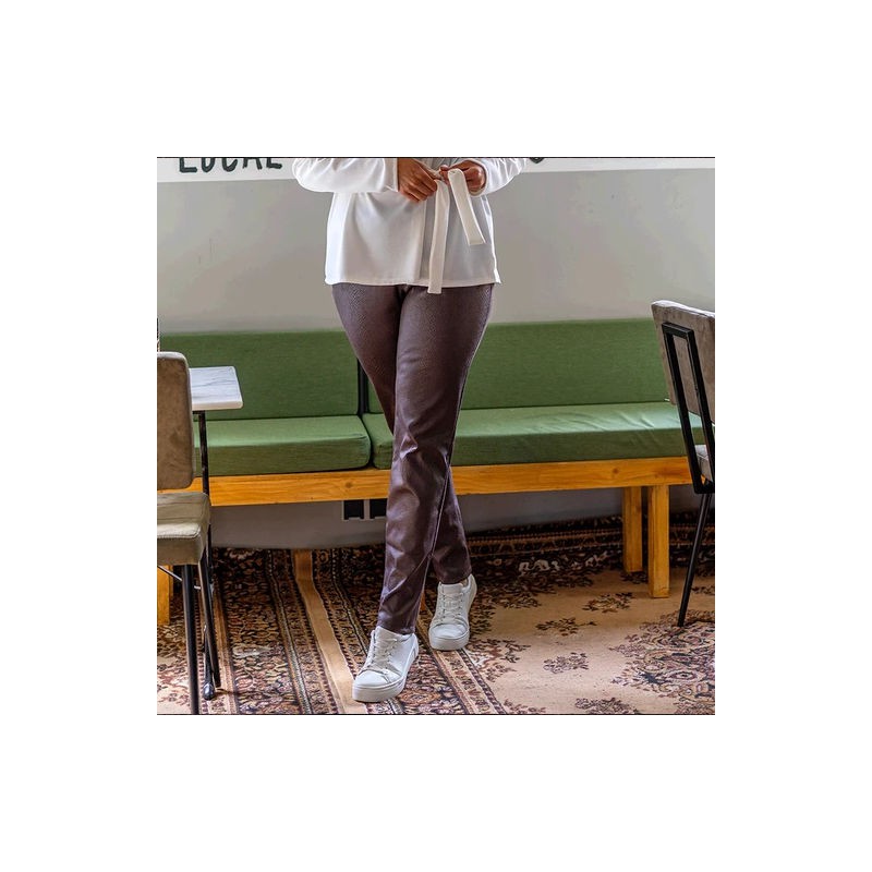 Broek mt 34 tm 52 Lengte +/- 98 cm
